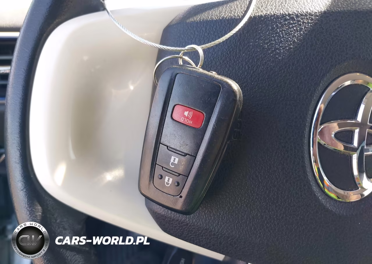 2017 Toyota Prius Three Touring VIN:JTDKARFU9H3033139 - 11