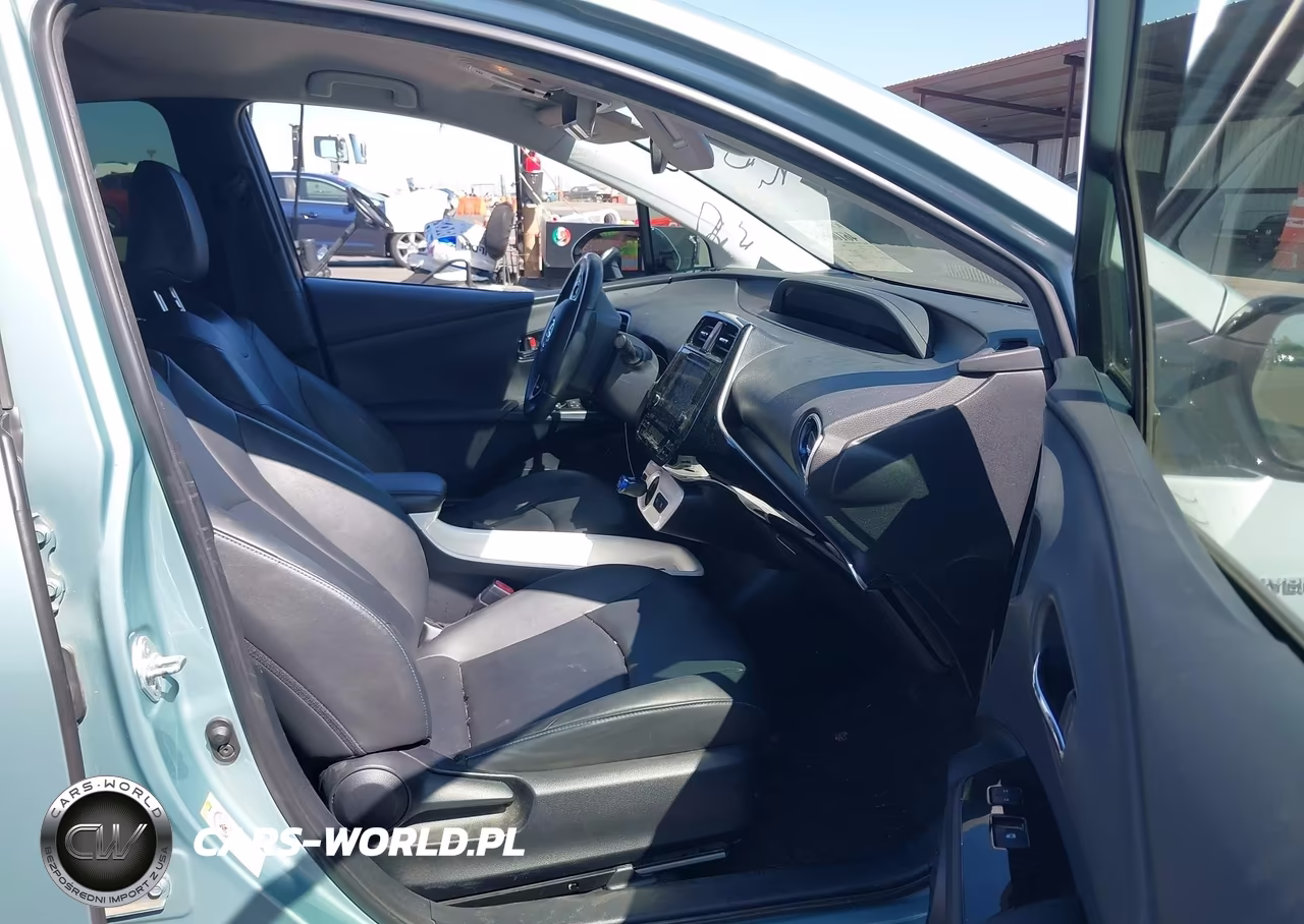 2017 Toyota Prius Three Touring VIN:JTDKARFU9H3033139 - 5