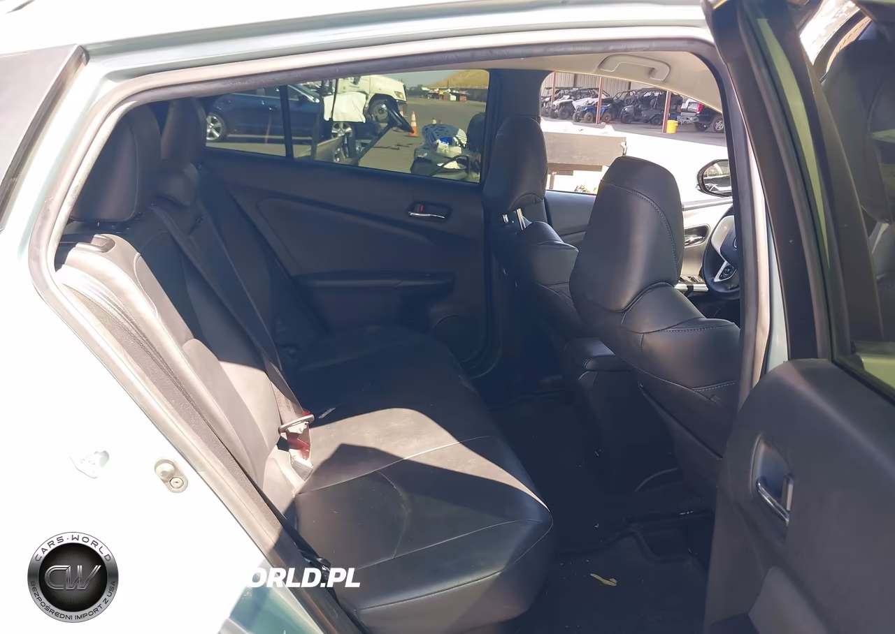 2017 Toyota Prius Three Touring VIN:JTDKARFU9H3033139 - 8