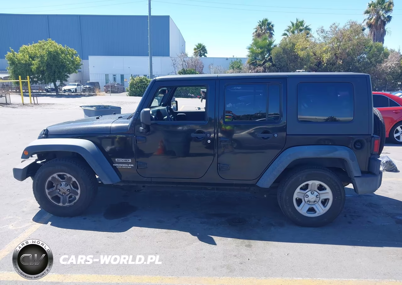 2010 Jeep Wrangler Unlimited Sport VIN:1J4BB3H12AL151918 - 14