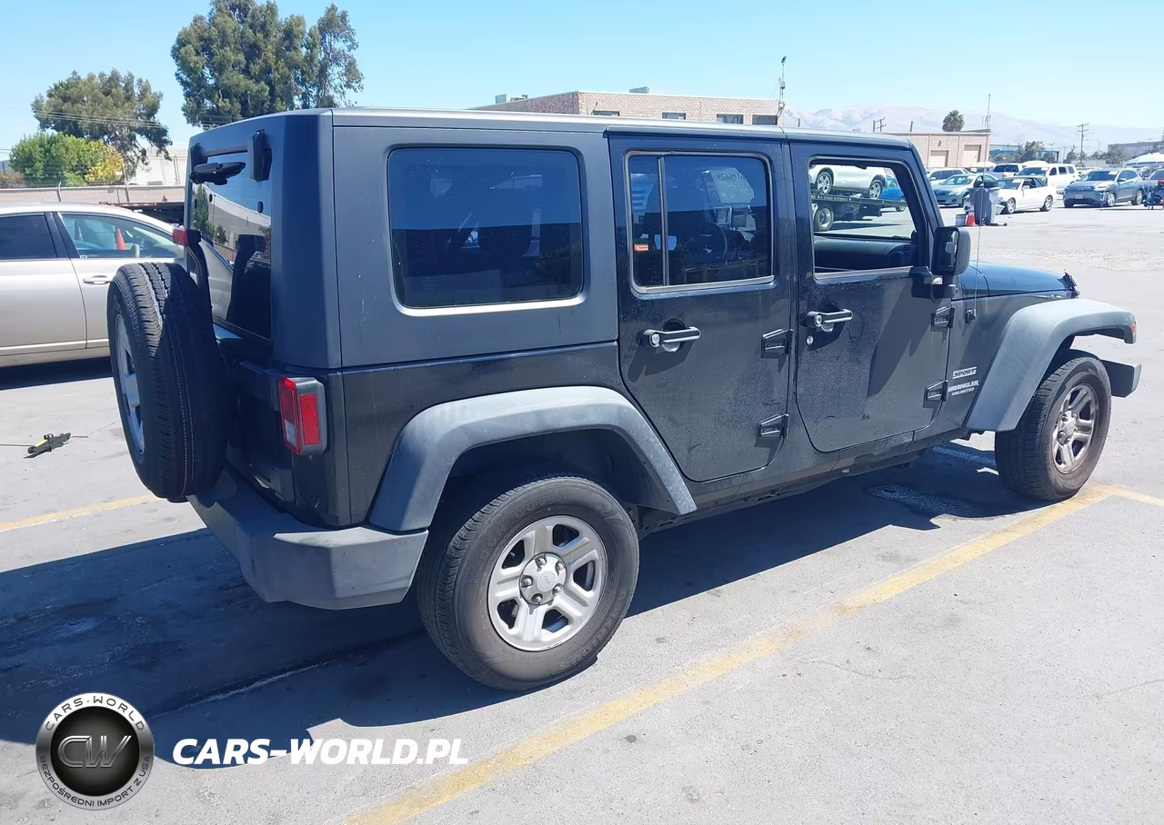 2010 Jeep Wrangler Unlimited Sport VIN:1J4BB3H12AL151918 - 4