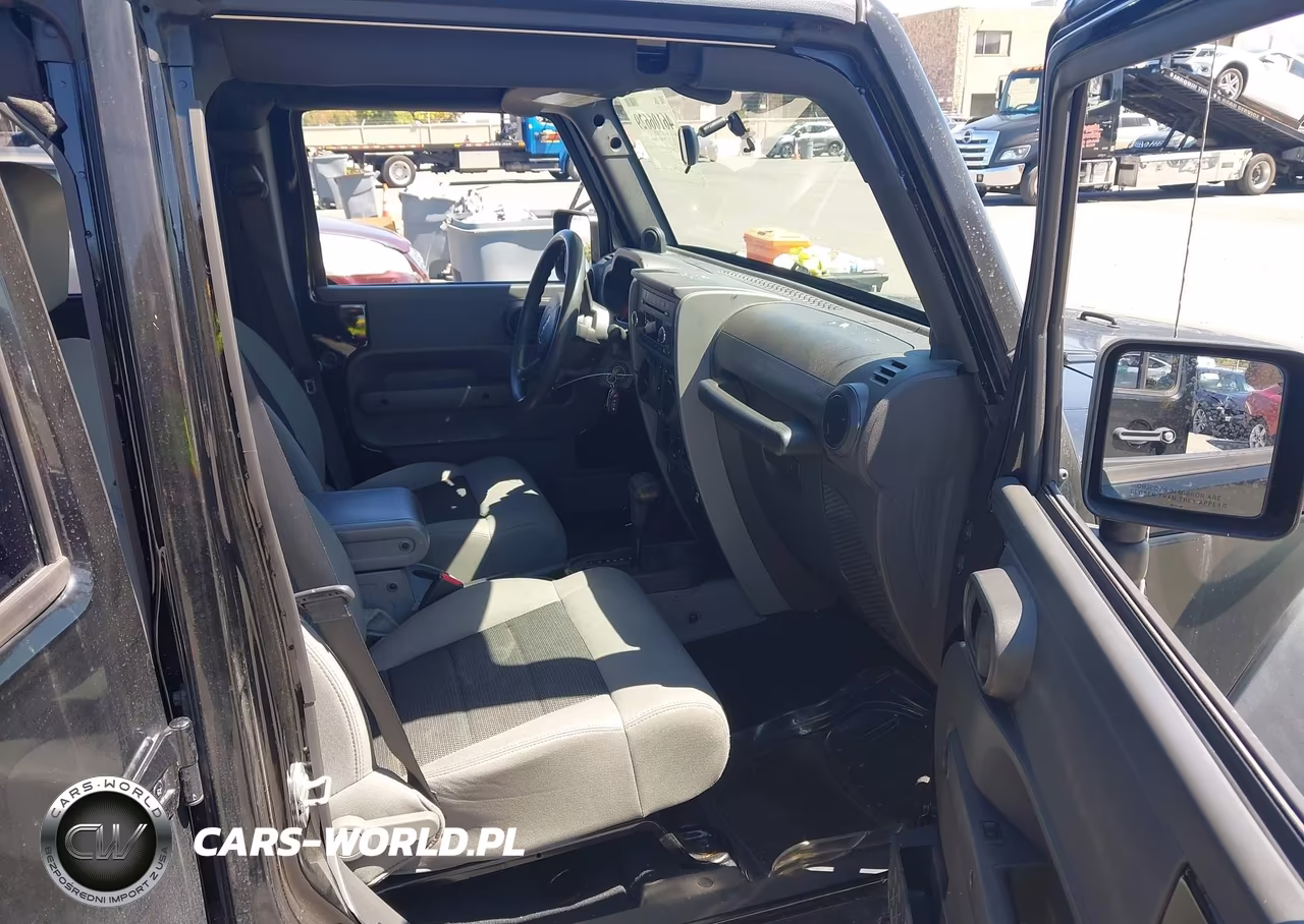 2010 Jeep Wrangler Unlimited Sport VIN:1J4BB3H12AL151918 - 5