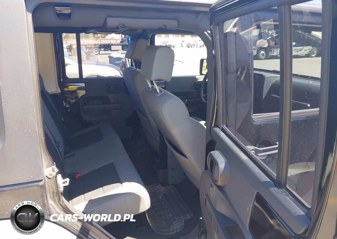 2010 Jeep Wrangler Unlimited Sport VIN:1J4BB3H12AL151918 - 8