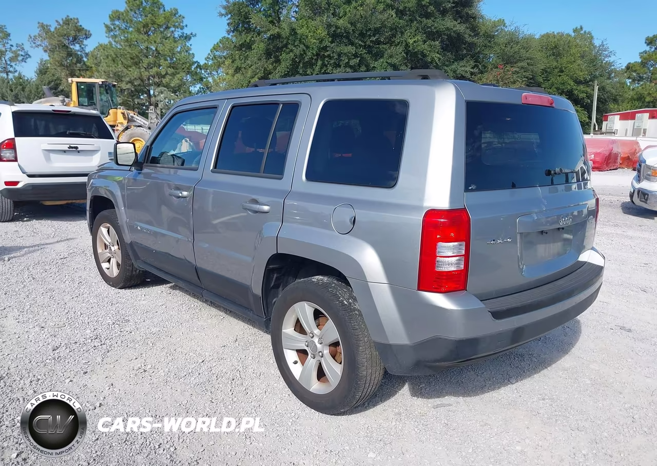 2016 Jeep Patriot Latitude VIN:1C4NJRFB1GD782182 - 3