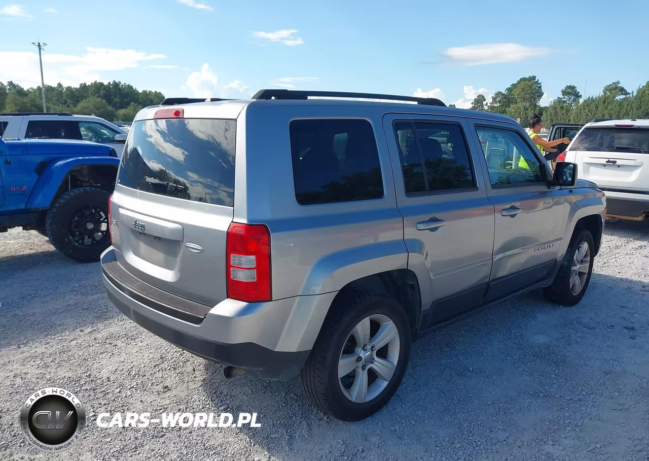2016 Jeep Patriot Latitude VIN:1C4NJRFB1GD782182 - 4