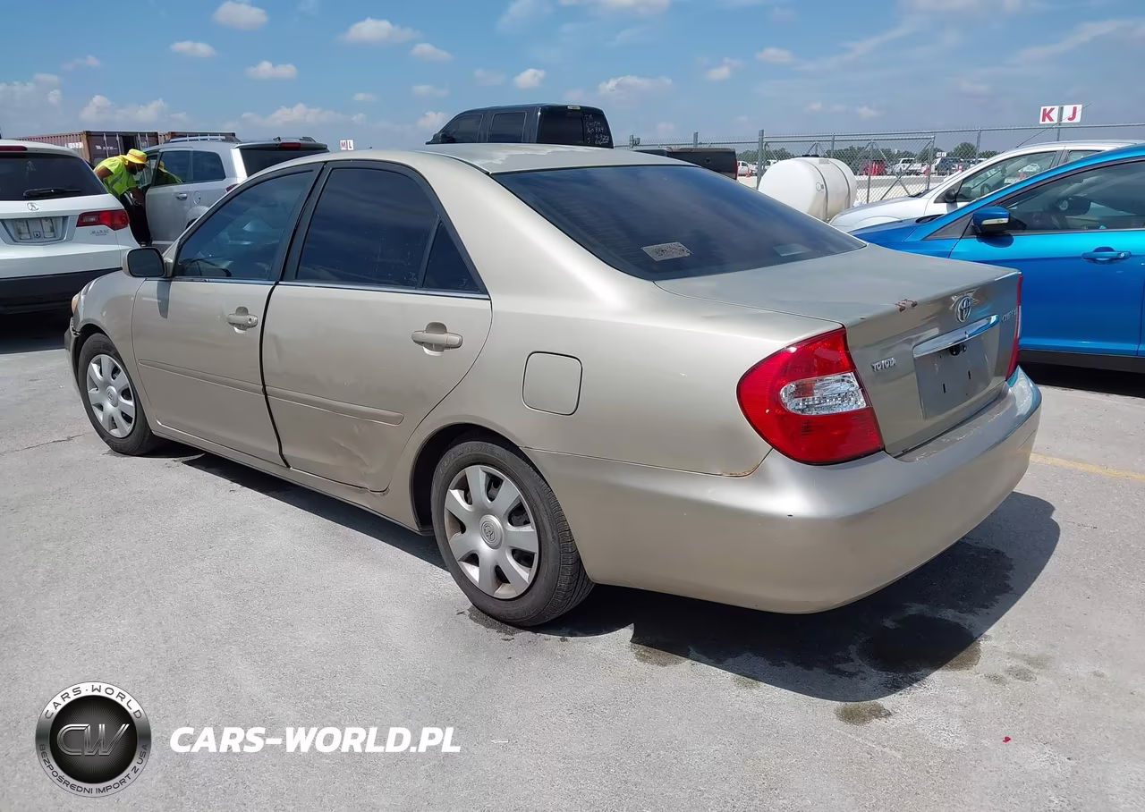 2003 Toyota Camry Le VIN:4T1BE30KX3U161588 - 3