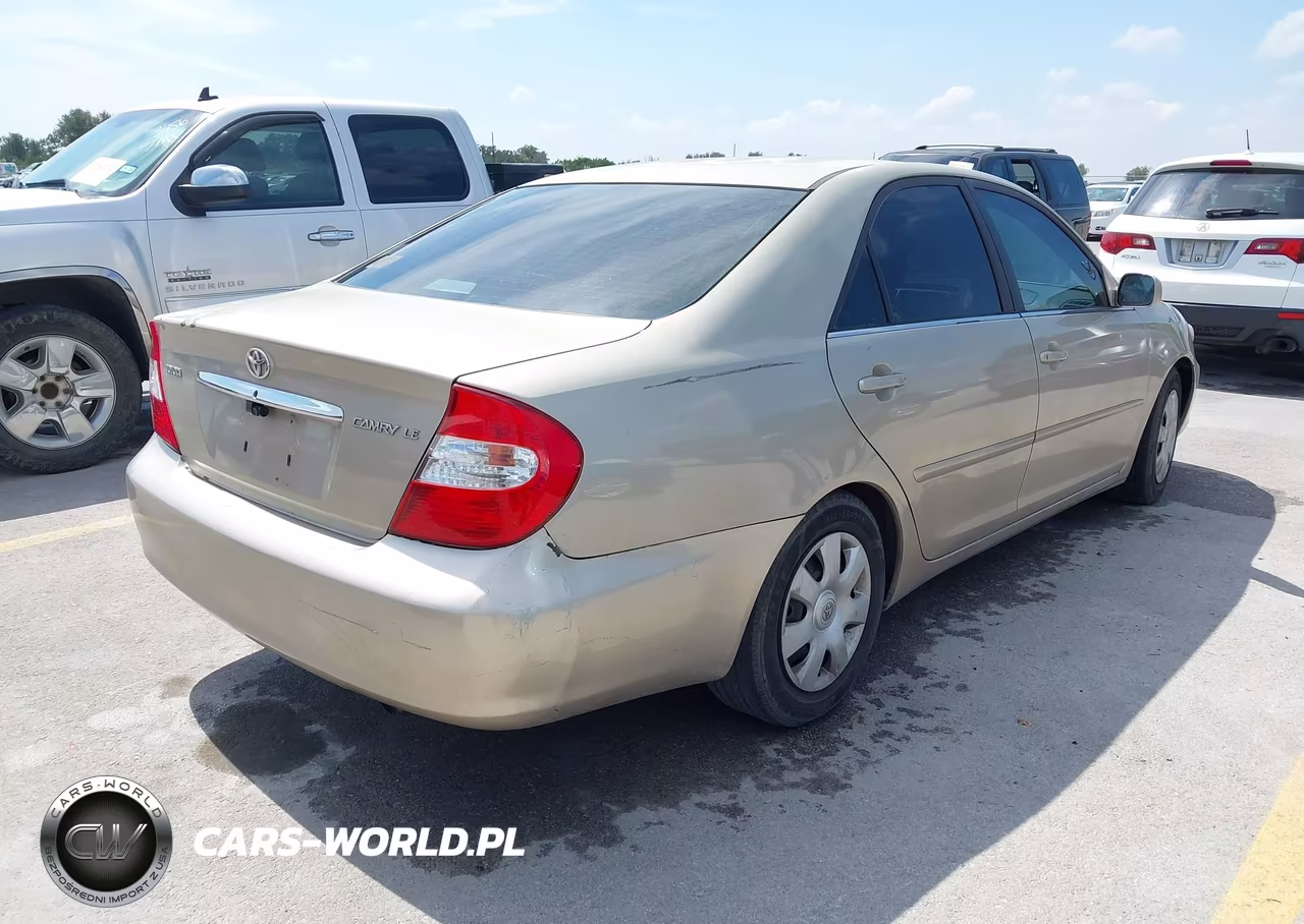 2003 Toyota Camry Le VIN:4T1BE30KX3U161588 - 4