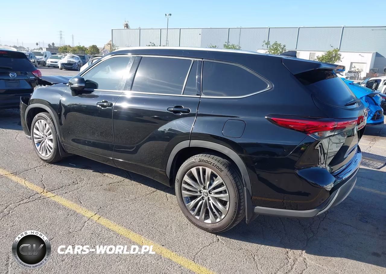2022 Toyota Highlander Platinum VIN:5TDFZRBH9NS171163 - 3