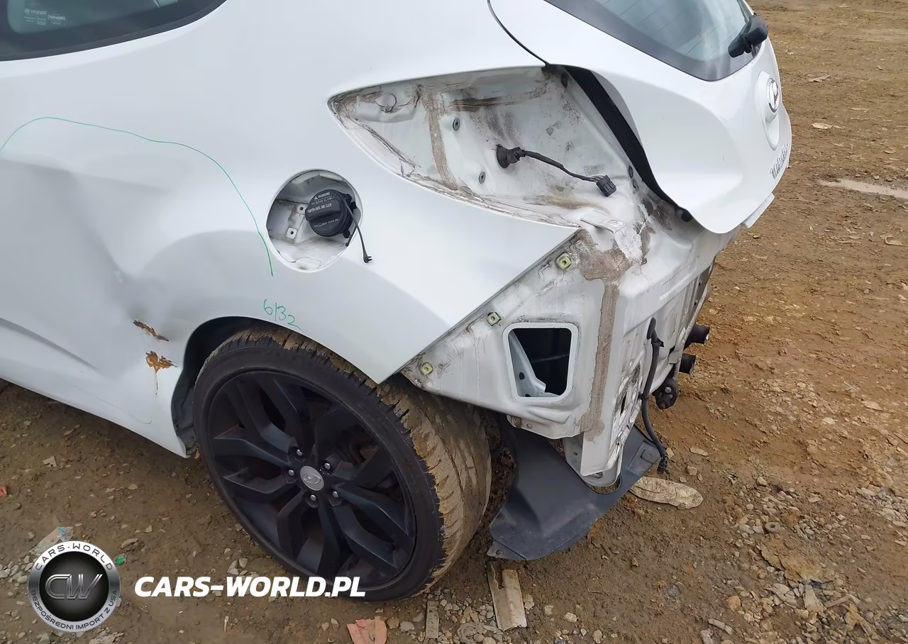 2015 Hyundai Veloster VIN:KMHTC6AD1FU225131 - 12