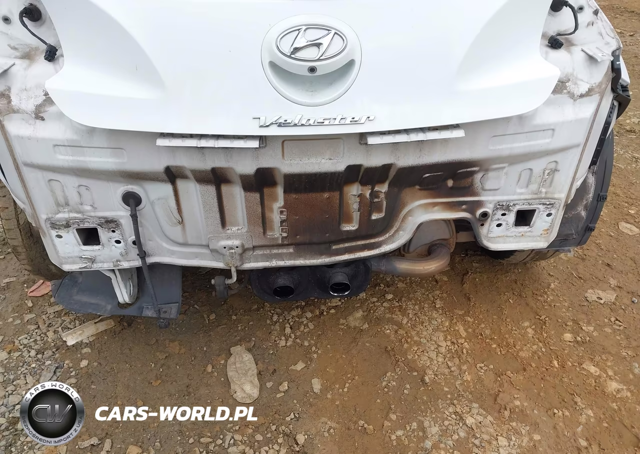 2015 Hyundai Veloster VIN:KMHTC6AD1FU225131 - 13