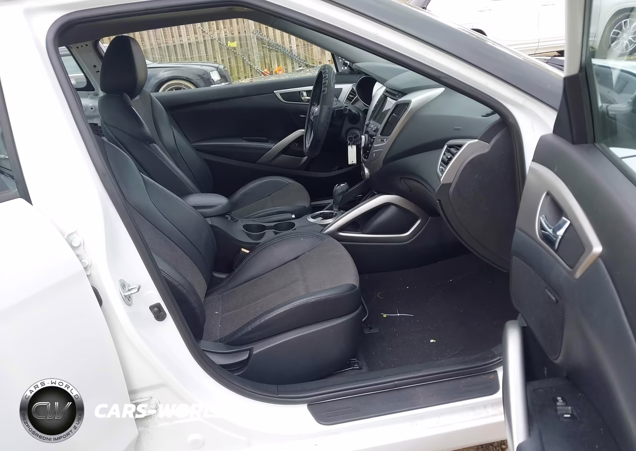 2015 Hyundai Veloster VIN:KMHTC6AD1FU225131 - 5