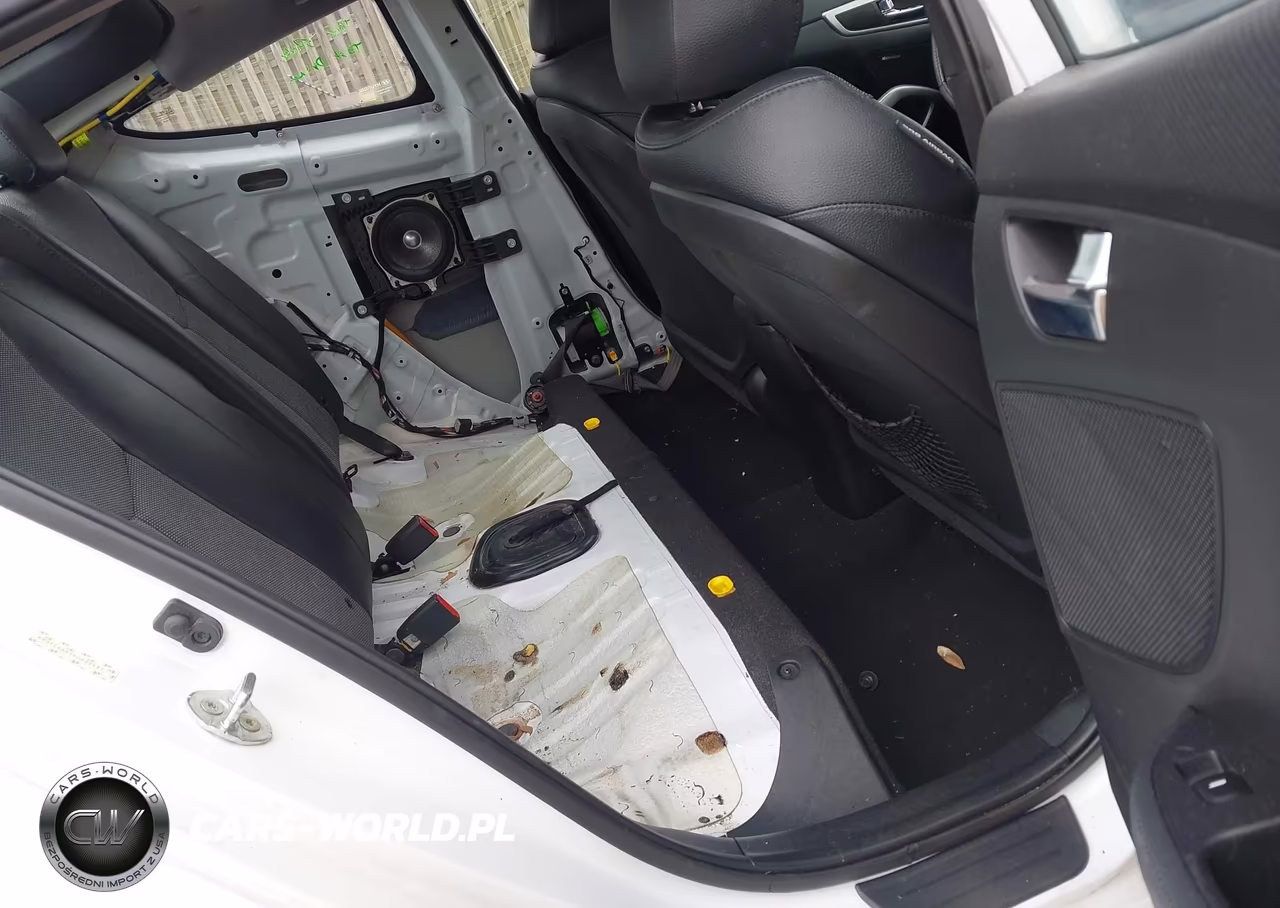 2015 Hyundai Veloster VIN:KMHTC6AD1FU225131 - 8