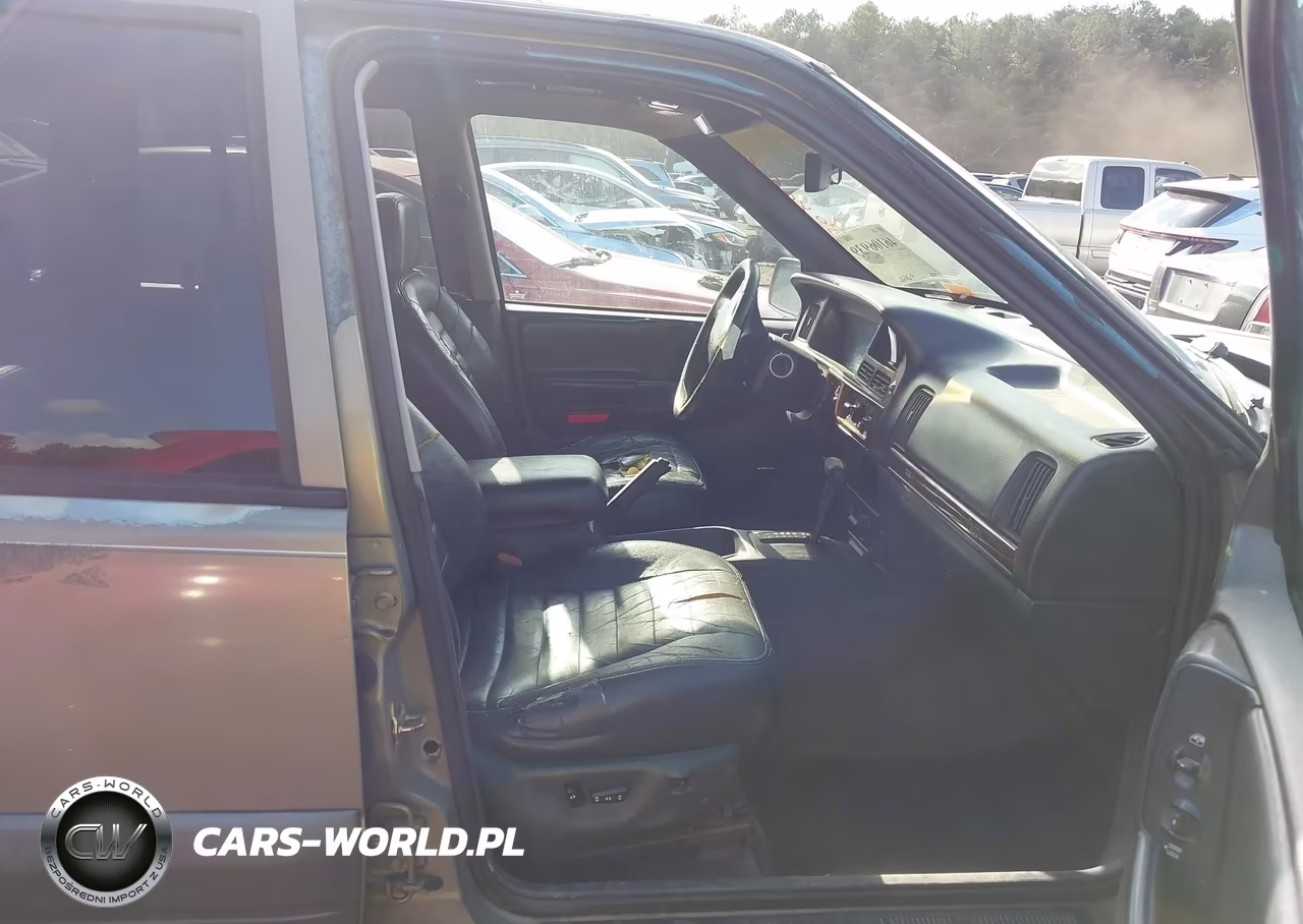 1996 Jeep Grand Cherokee Laredo VIN:1J4FX58S8TC304053 - 5