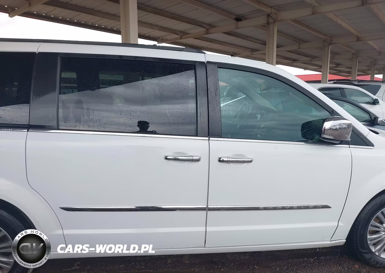 2016 Chrysler Town & Country Touring-L Anniversary Edition VIN:2C4RC1CG0GR189665 - 13