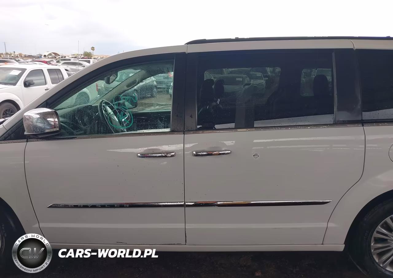 2016 Chrysler Town & Country Touring-L Anniversary Edition VIN:2C4RC1CG0GR189665 - 14