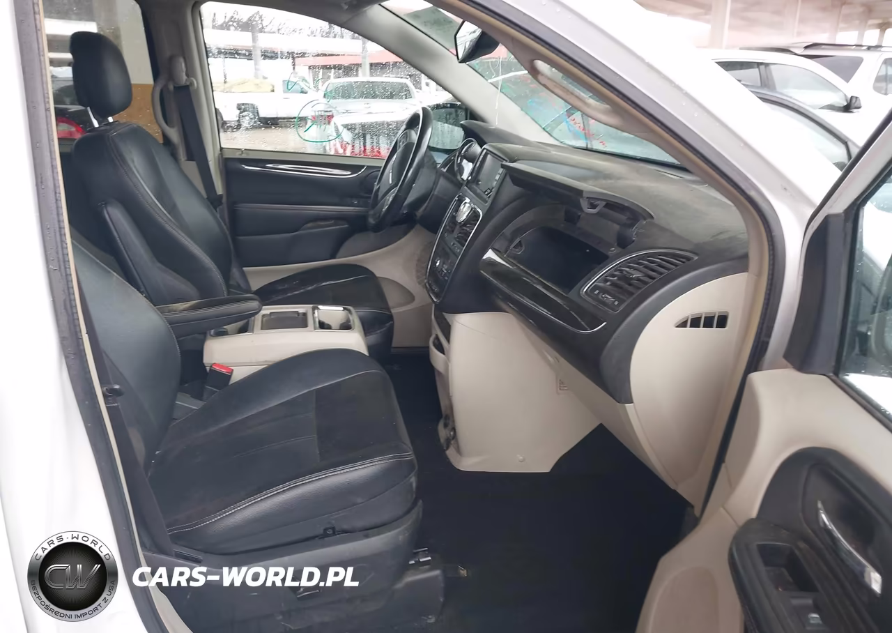 2016 Chrysler Town & Country Touring-L Anniversary Edition VIN:2C4RC1CG0GR189665 - 5