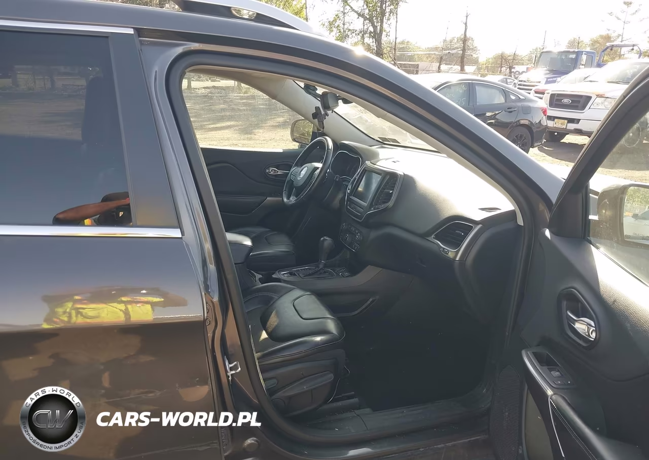 2019 Jeep Cherokee Latitude Plus Fwd VIN:1C4PJLLX0KD373704 - 5