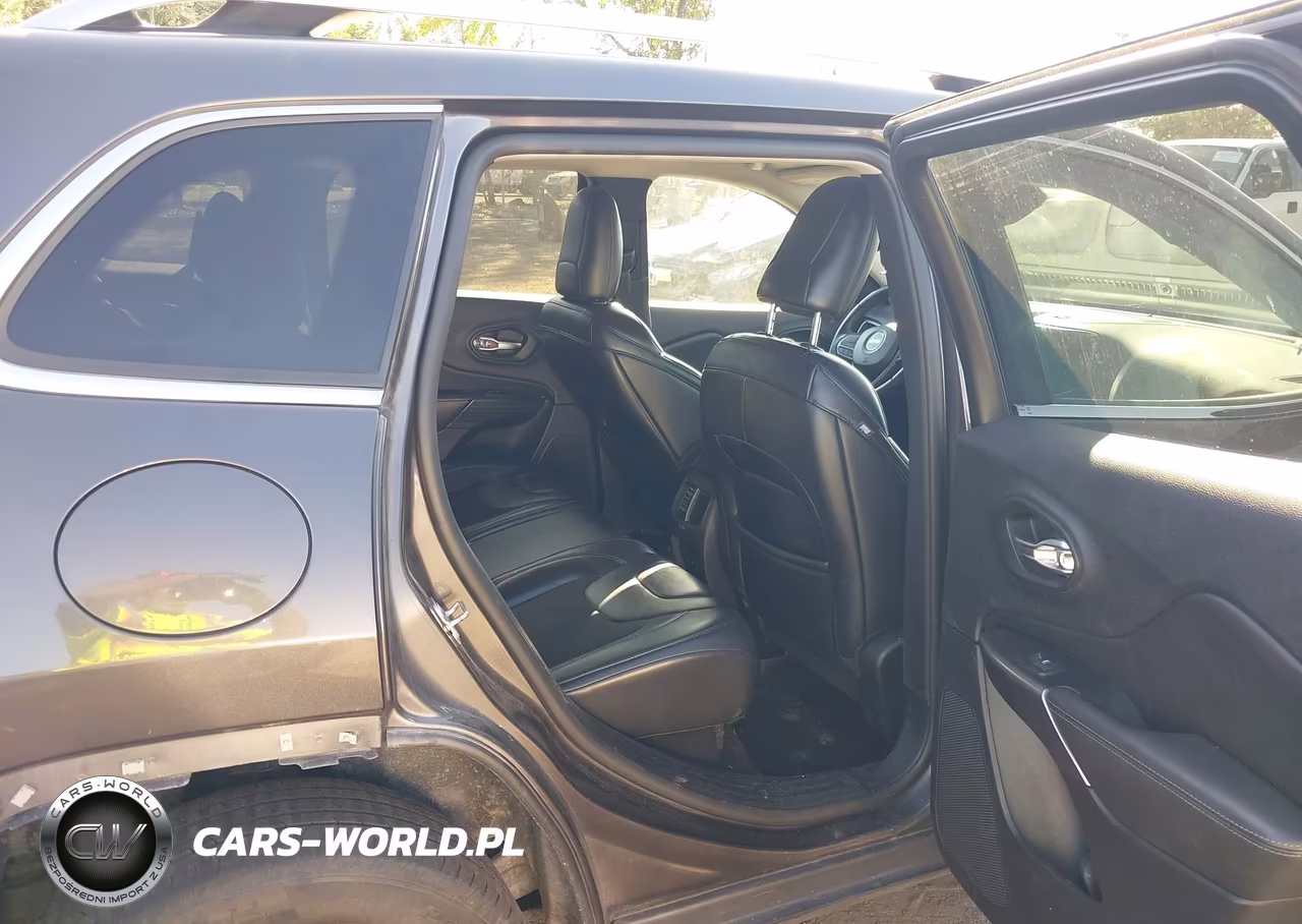 2019 Jeep Cherokee Latitude Plus Fwd VIN:1C4PJLLX0KD373704 - 8