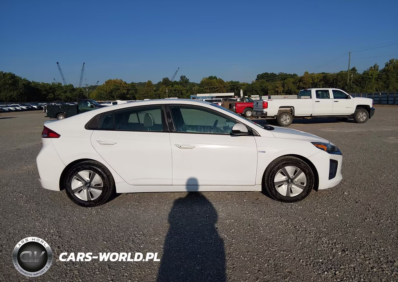 2020 Hyundai Ioniq Hybrid Blue VIN:KMHC65LC6LU221156 - 18