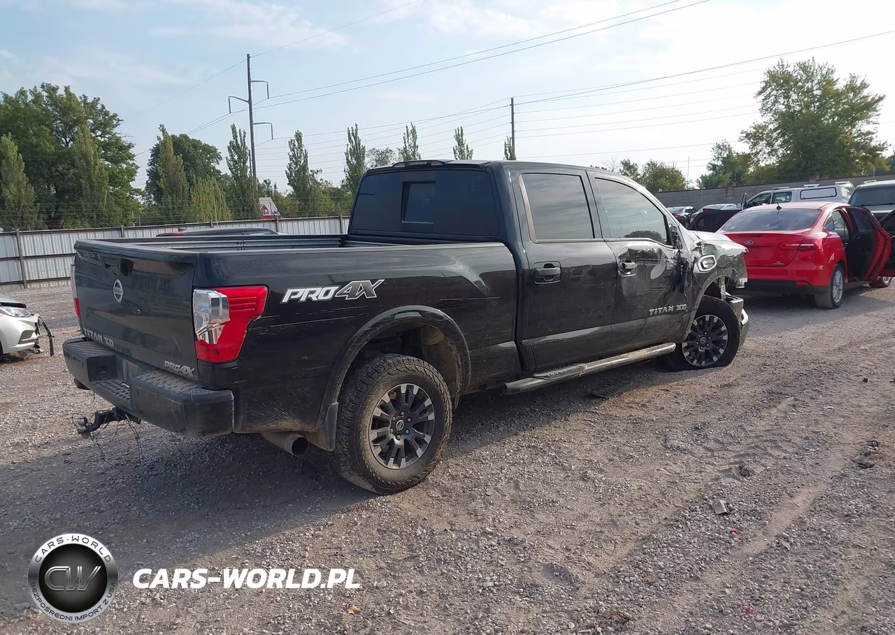 2018 Nissan Titan Xd Pro-4X Diesel VIN:1N6BA1F4XJN528832 - 4