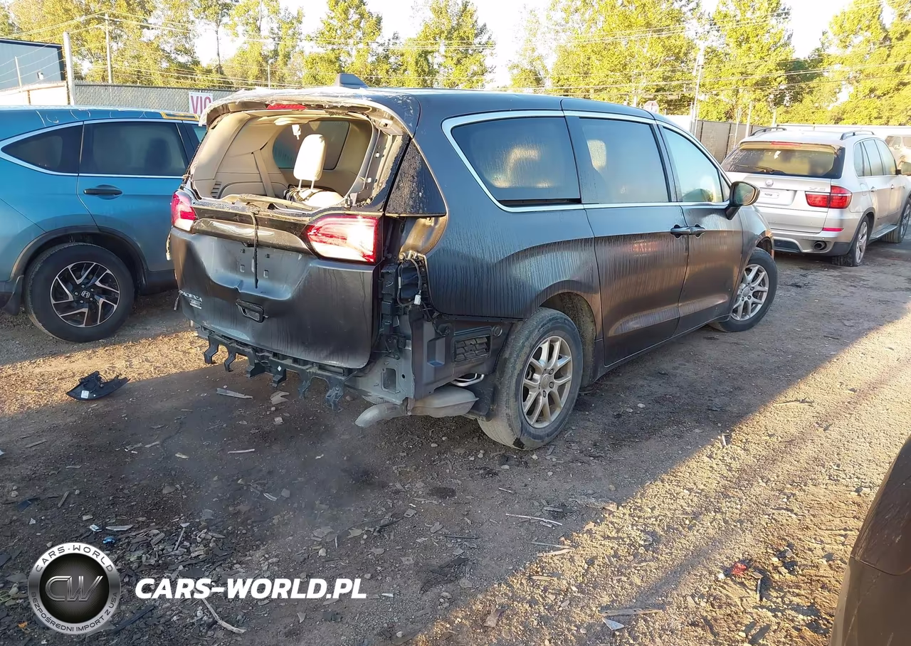 2017 Chrysler Pacifica Lx VIN:2C4RC1CG1HR657386 - 4