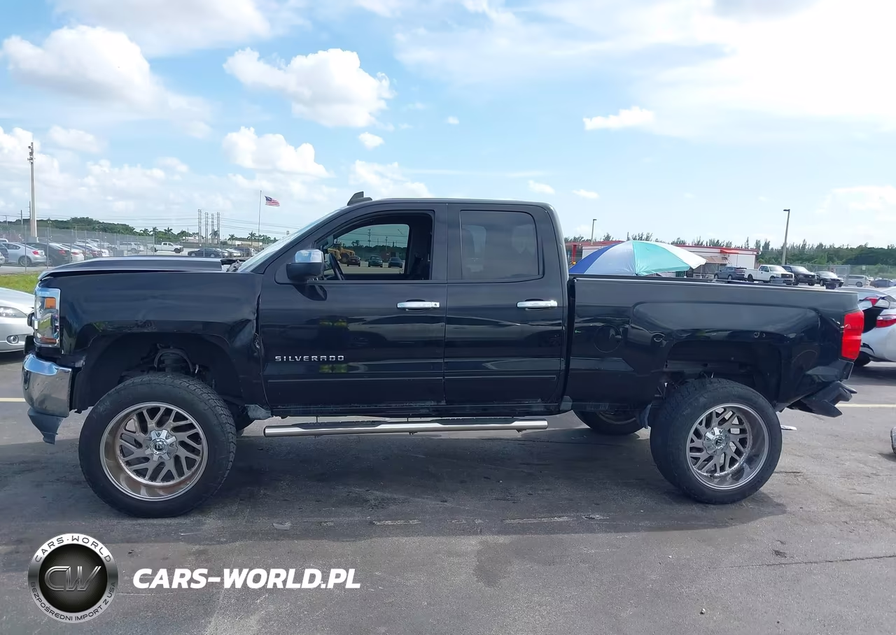 2018 Chevrolet Silverado 1500 1Lt VIN:1GCRCREC7JZ165031 - 14
