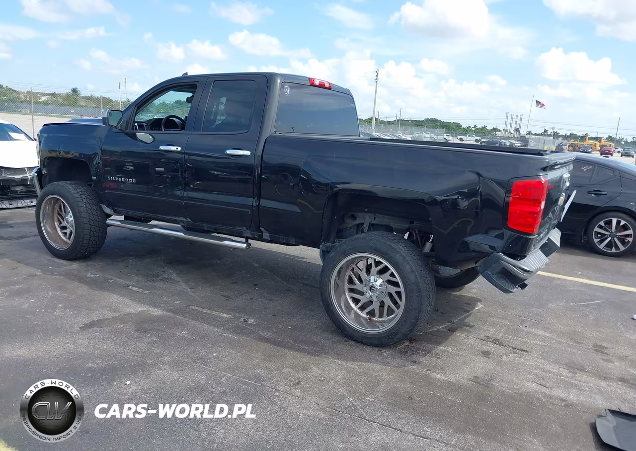 2018 Chevrolet Silverado 1500 1Lt VIN:1GCRCREC7JZ165031 - 3
