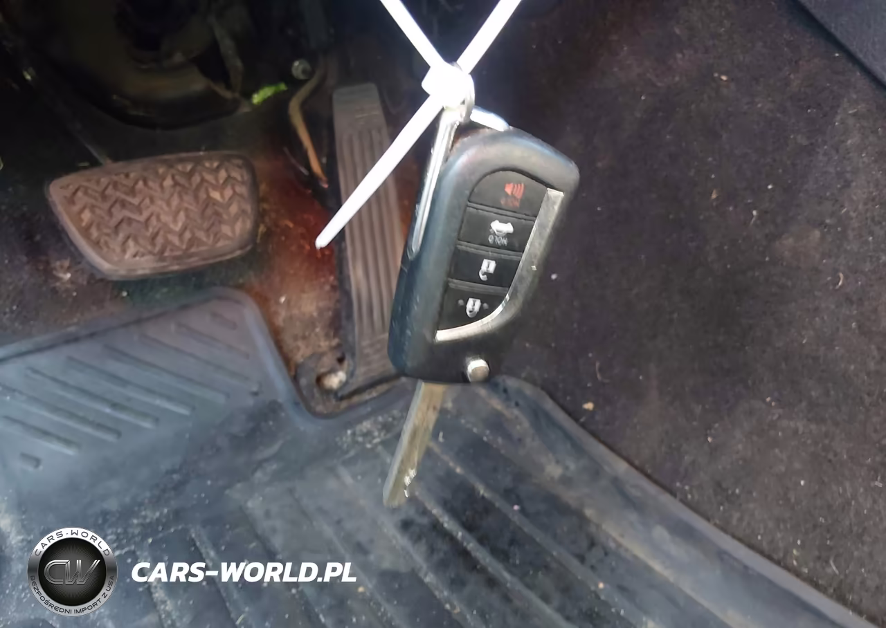 2018 Toyota Camry Le VIN:4T1B11HK2JU061714 - 10