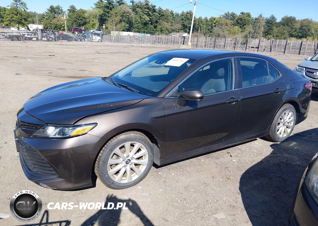 2018 Toyota Camry Le VIN:4T1B11HK2JU061714 - 13