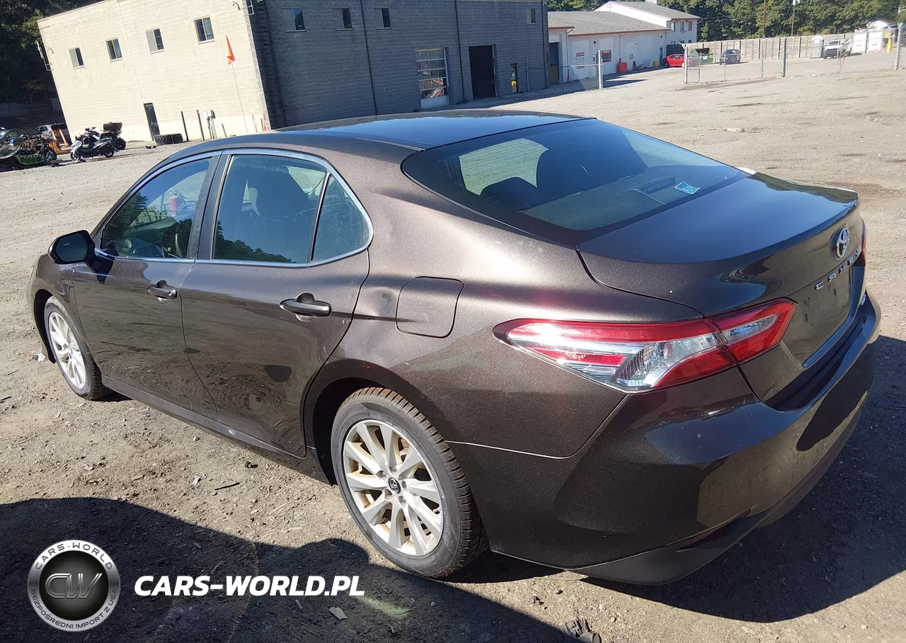 2018 Toyota Camry Le VIN:4T1B11HK2JU061714 - 3