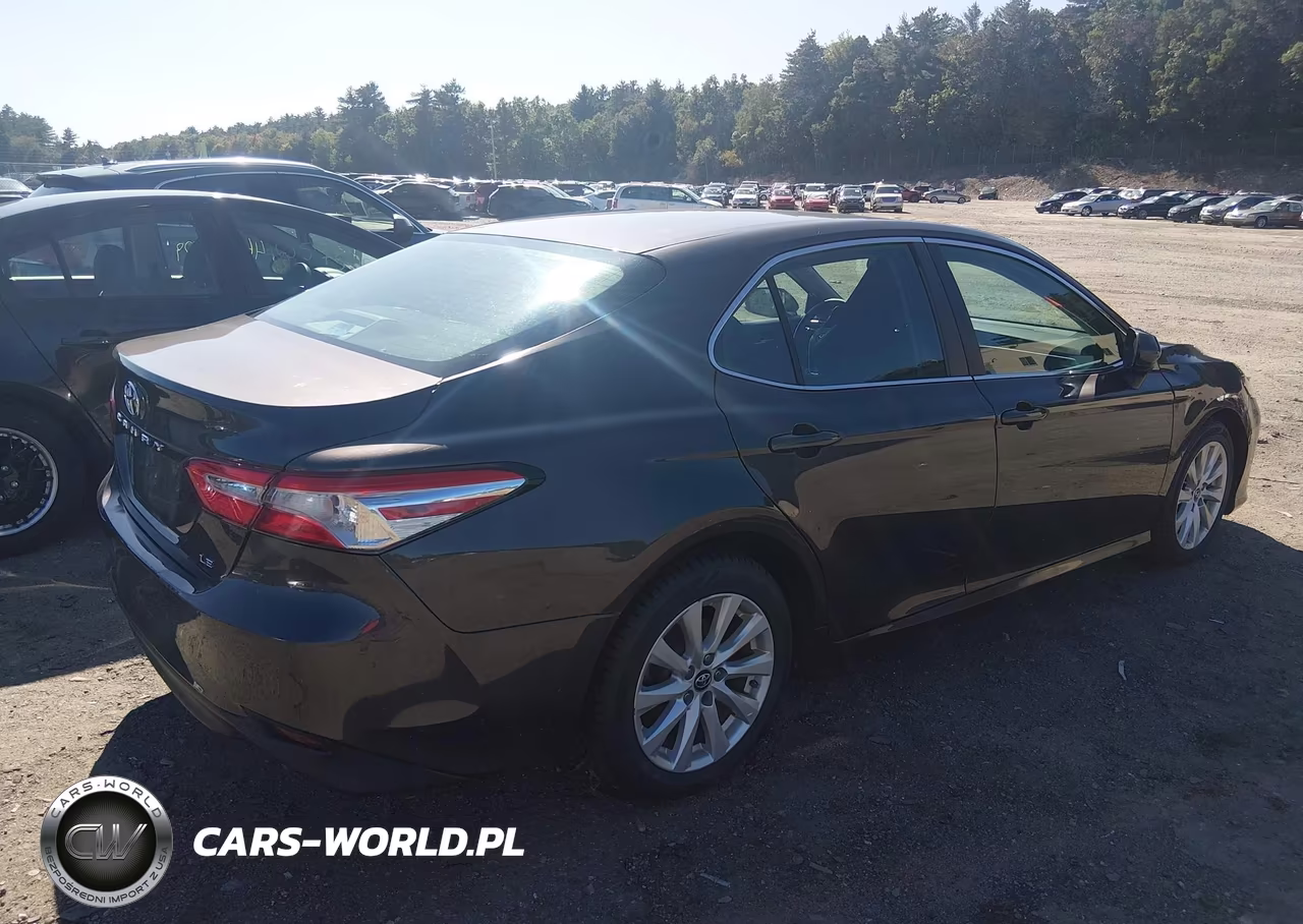 2018 Toyota Camry Le VIN:4T1B11HK2JU061714 - 4