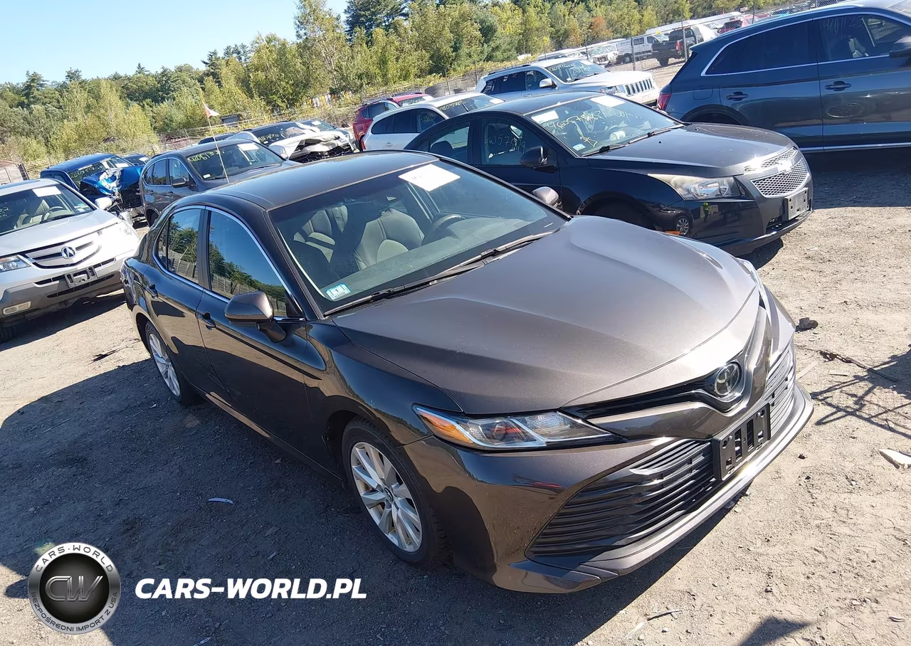 2018 Toyota Camry Le VIN:4T1B11HK2JU061714 - 5