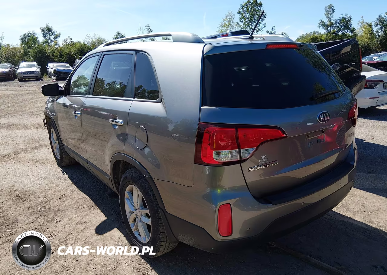 2015 Kia Sorento Lx VIN:5XYKT3A65FG588405 - 3