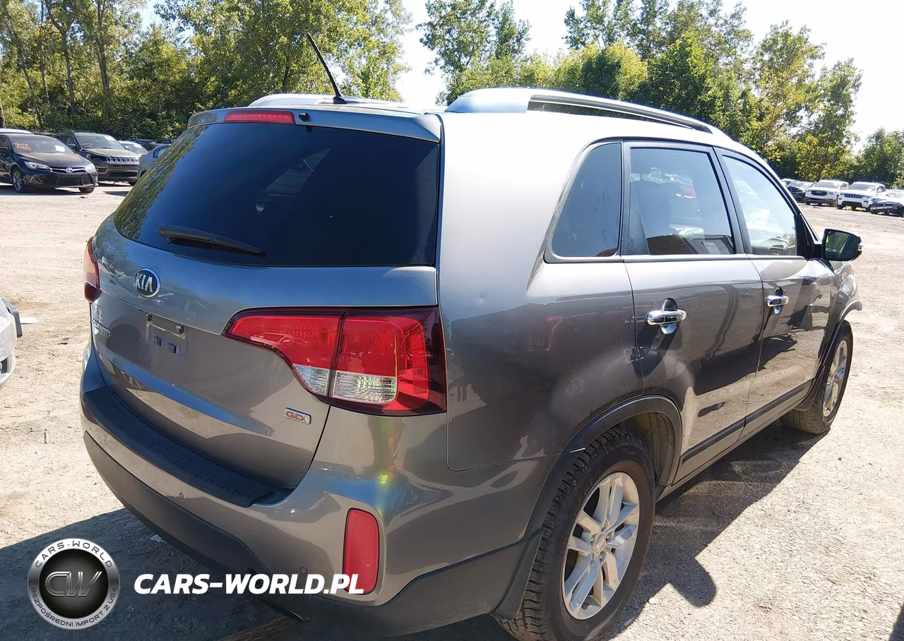 2015 Kia Sorento Lx VIN:5XYKT3A65FG588405 - 4