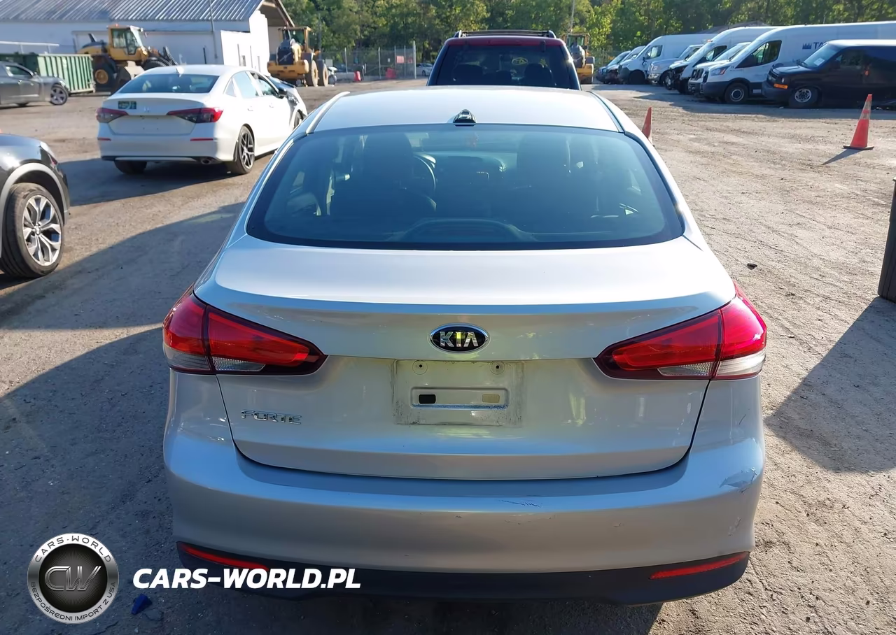 2017 Kia Forte Lx VIN:3KPFK4A7XHE108586 - 16