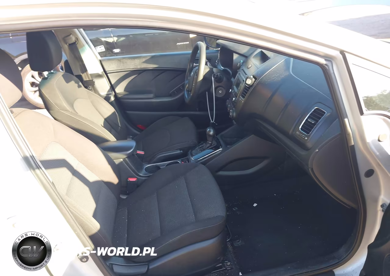 2017 Kia Forte Lx VIN:3KPFK4A7XHE108586 - 5