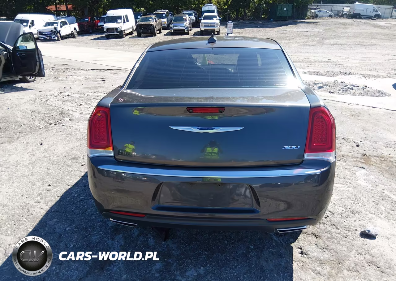 2020 Chrysler 300 Touring VIN:2C3CCAAG2LH203031 - 16