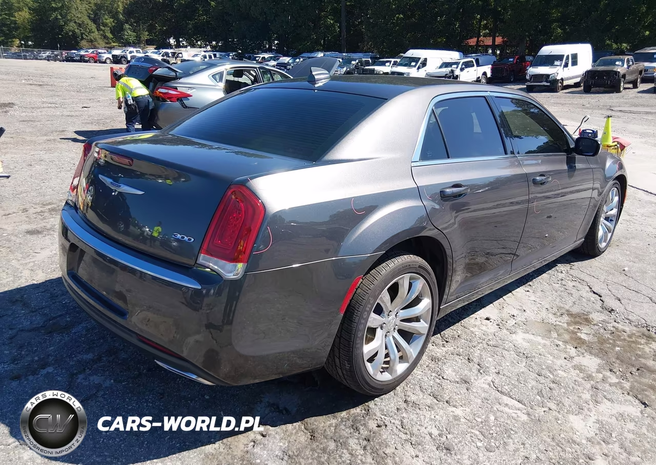 2020 Chrysler 300 Touring VIN:2C3CCAAG2LH203031 - 4