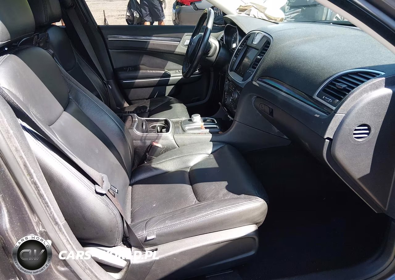 2020 Chrysler 300 Touring VIN:2C3CCAAG2LH203031 - 5