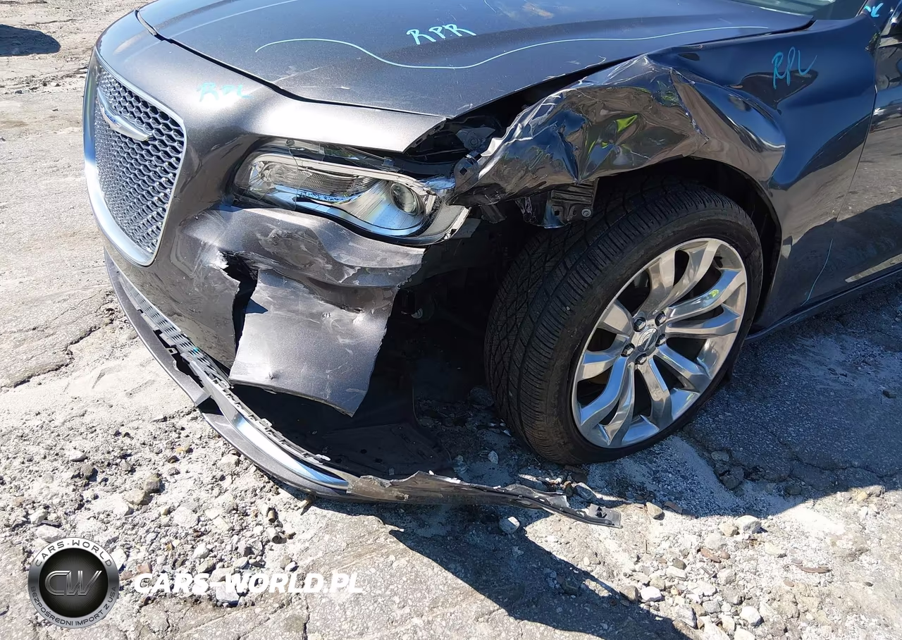 2020 Chrysler 300 Touring VIN:2C3CCAAG2LH203031 - 6