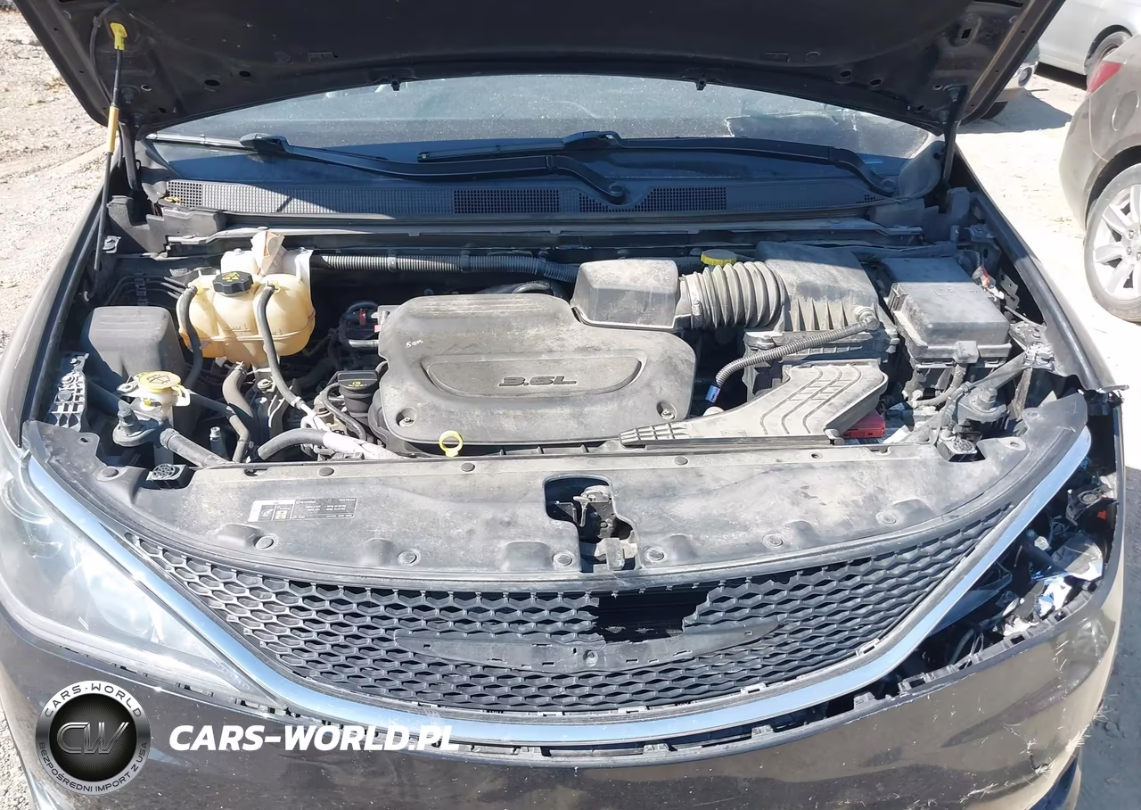 2019 Chrysler Pacifica Limited VIN:2C4RC1GG9KR604825 - 10