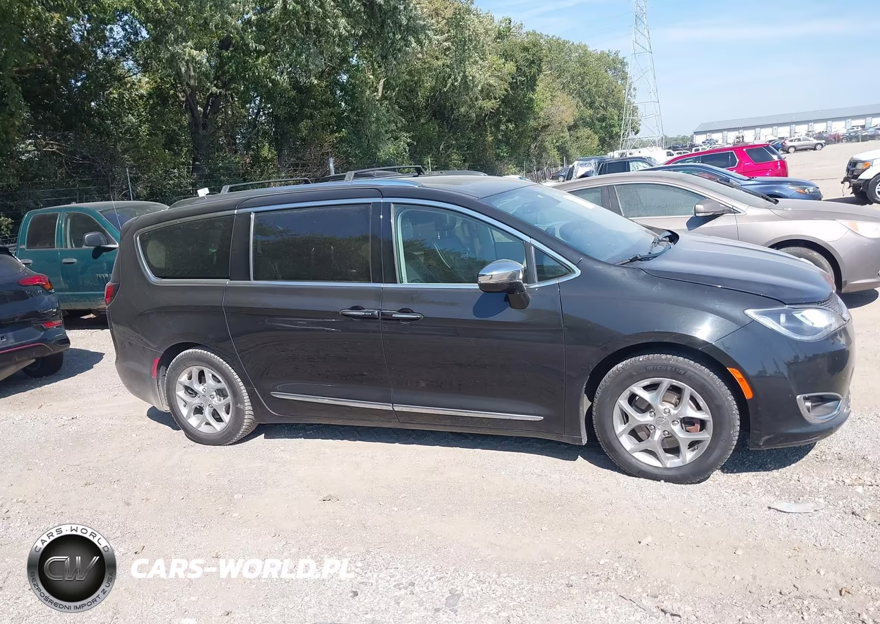 2019 Chrysler Pacifica Limited VIN:2C4RC1GG9KR604825 - 13