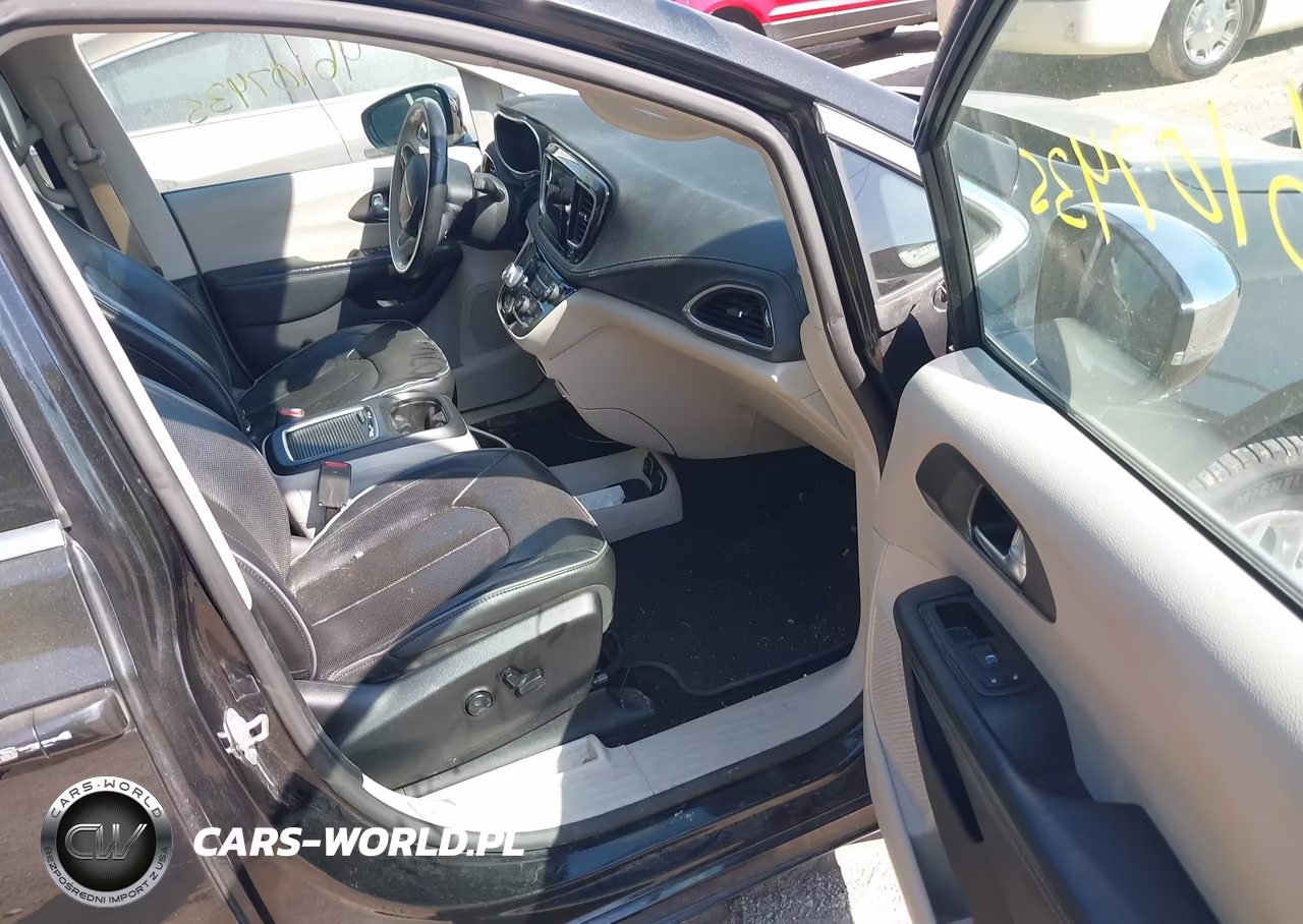2019 Chrysler Pacifica Limited VIN:2C4RC1GG9KR604825 - 5