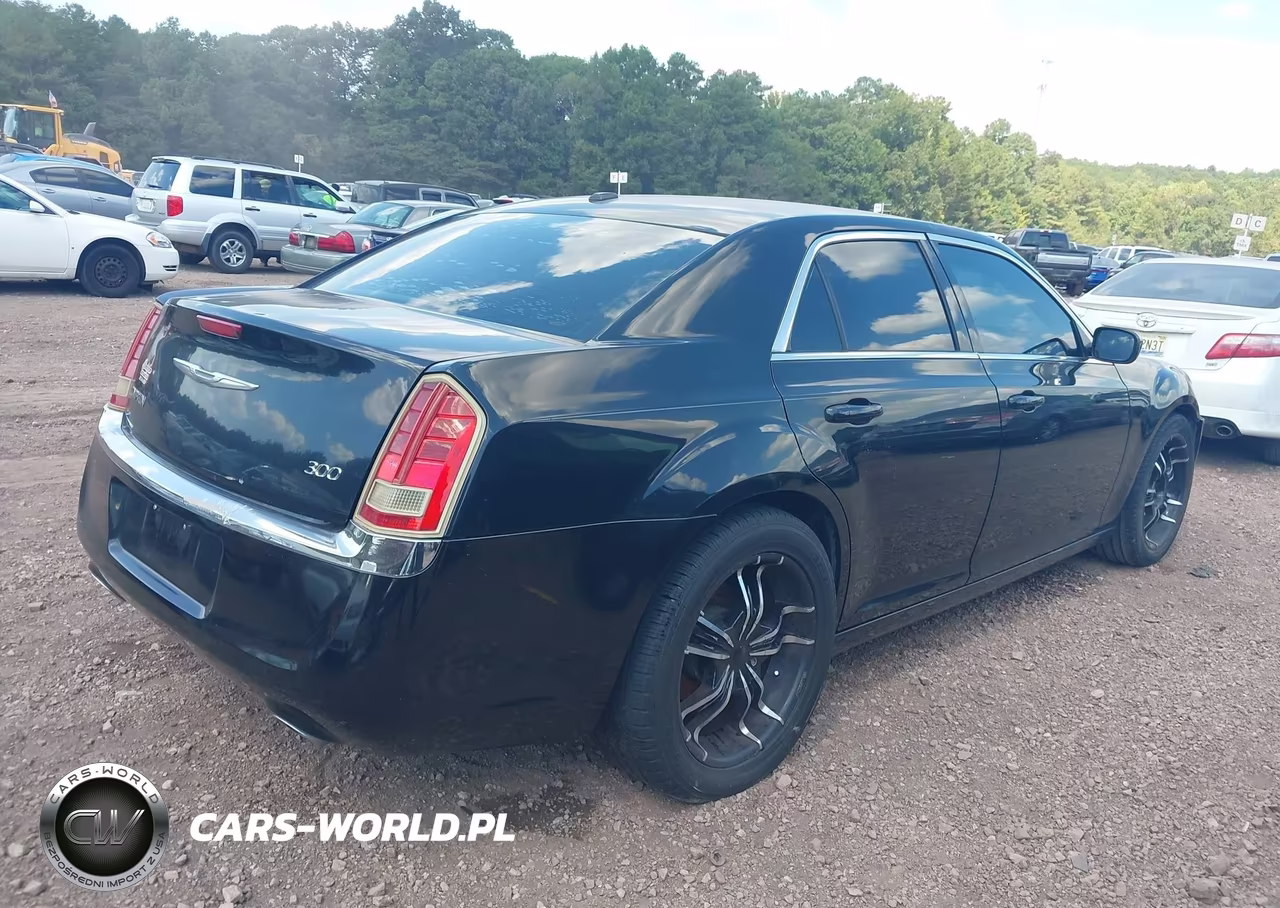2012 Chrysler 300 VIN:2C3CCAAG5CH147974 - 4
