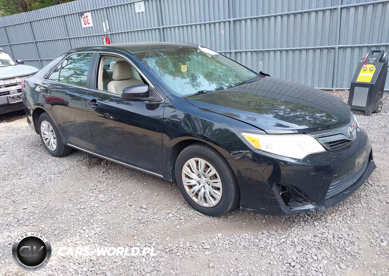 2012 Toyota Camry Le – zdjęcie 1 z 11