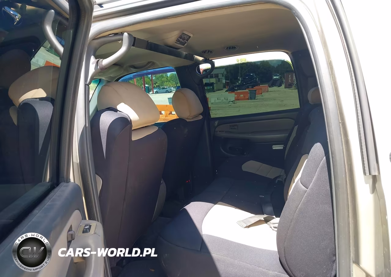 2000 Chevrolet Suburban K1500 VIN:3GNFK16T0YG119600 - 8