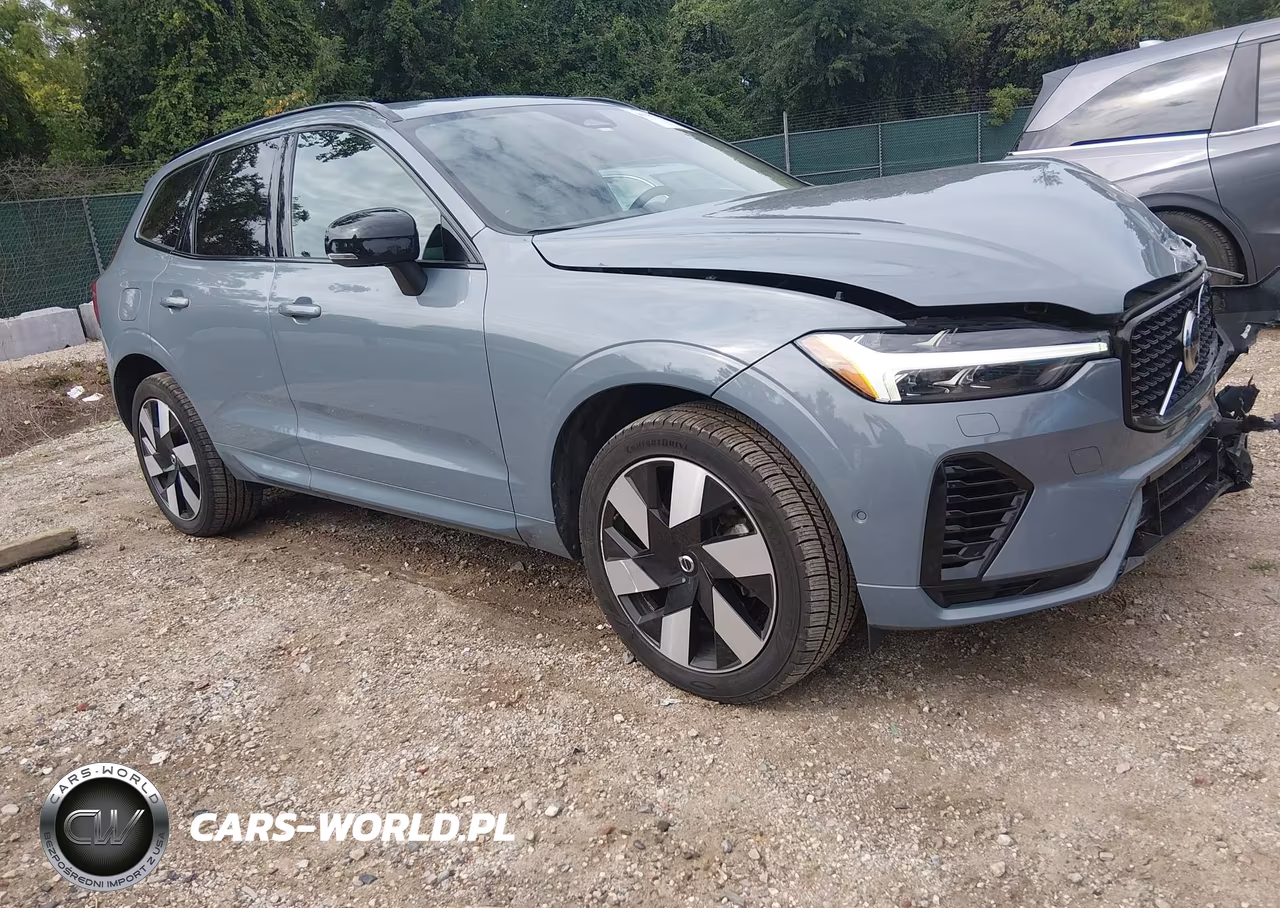 2023 Volvo Xc60 Recharge Plug-In Hybrid T8 Plus Dark Theme – zdjęcie 1 z 16