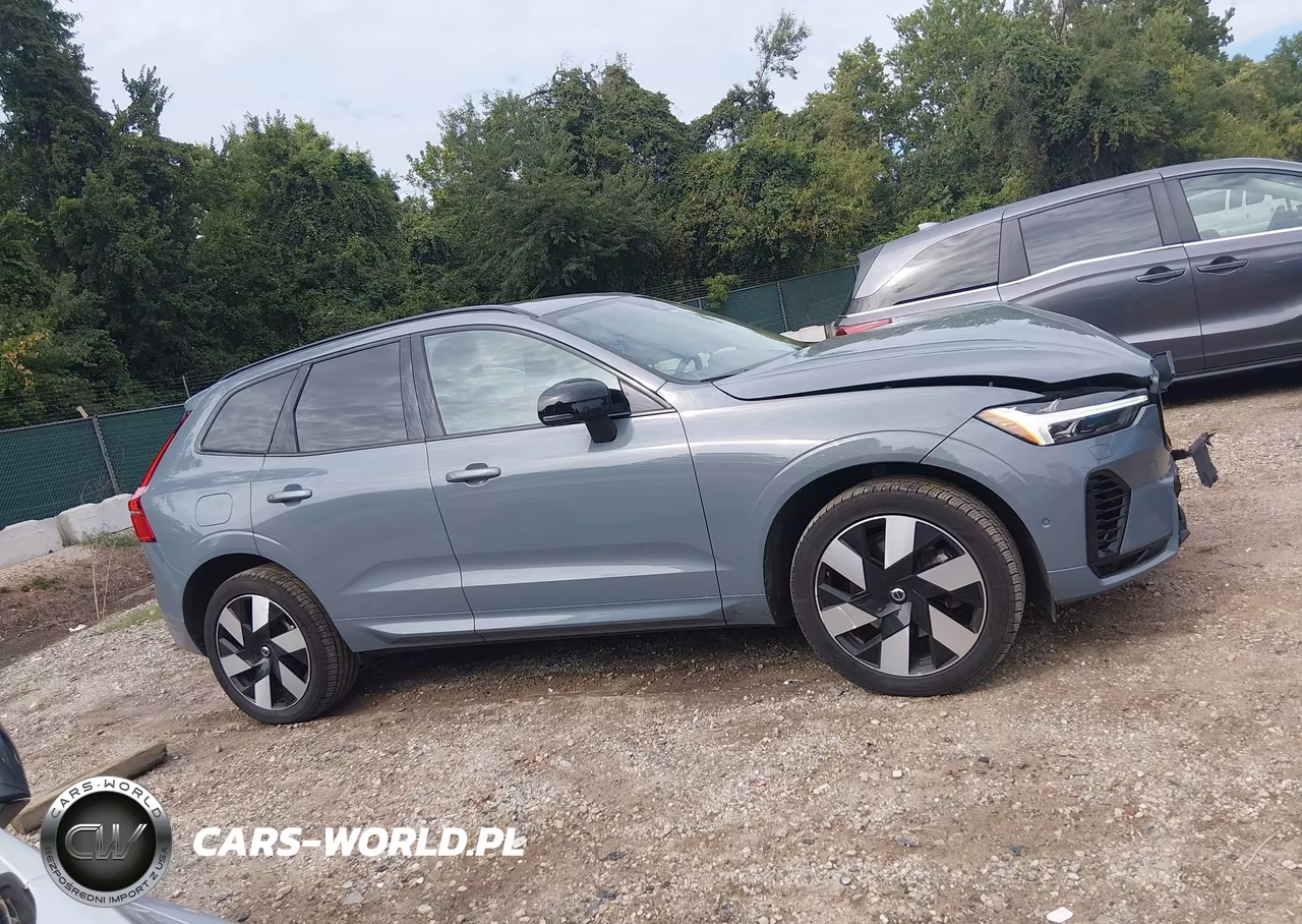 2023 Volvo Xc60 Recharge Plug-In Hybrid T8 Plus Dark Theme VIN:YV4H60DW2P1391718 - 13