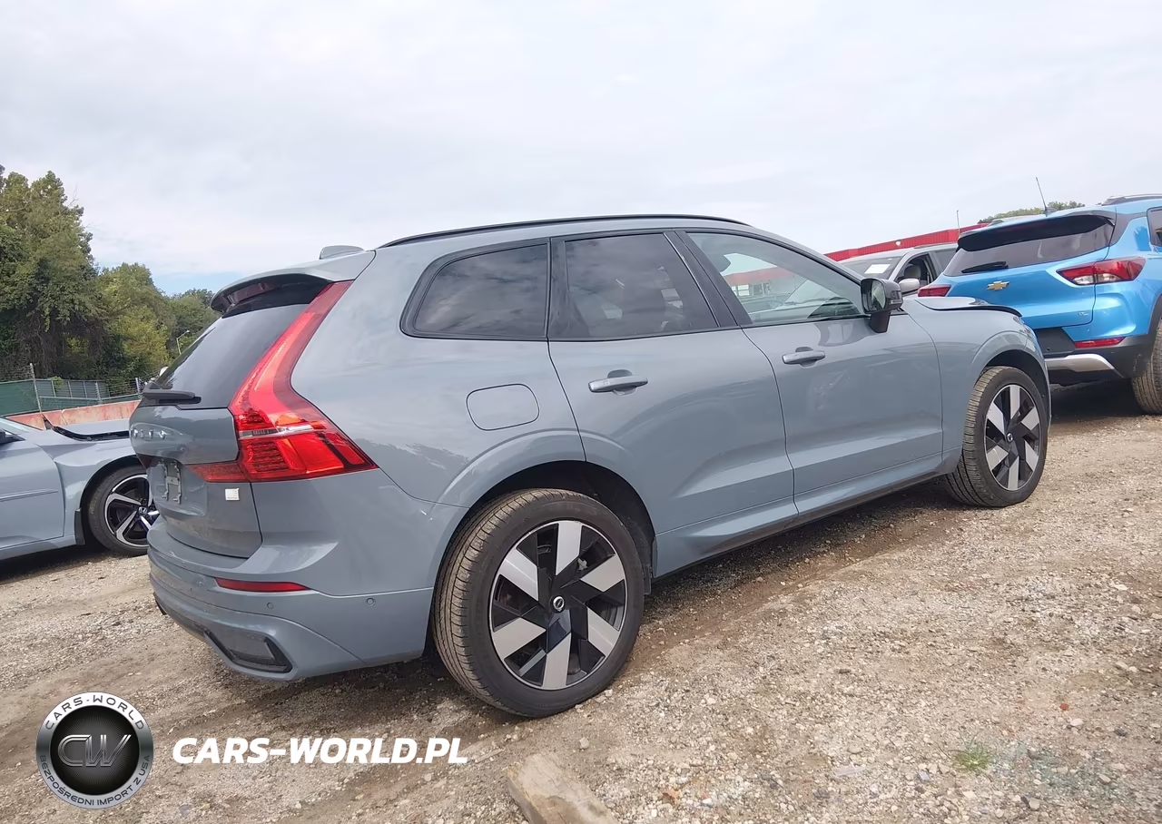 2023 Volvo Xc60 Recharge Plug-In Hybrid T8 Plus Dark Theme VIN:YV4H60DW2P1391718 - 4