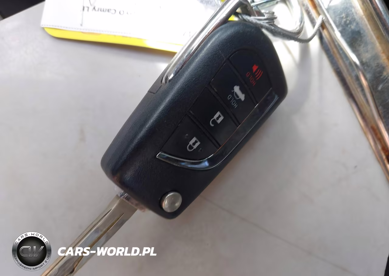 2021 Toyota Camry Le VIN:4T1C11AK0MU529183 - 11